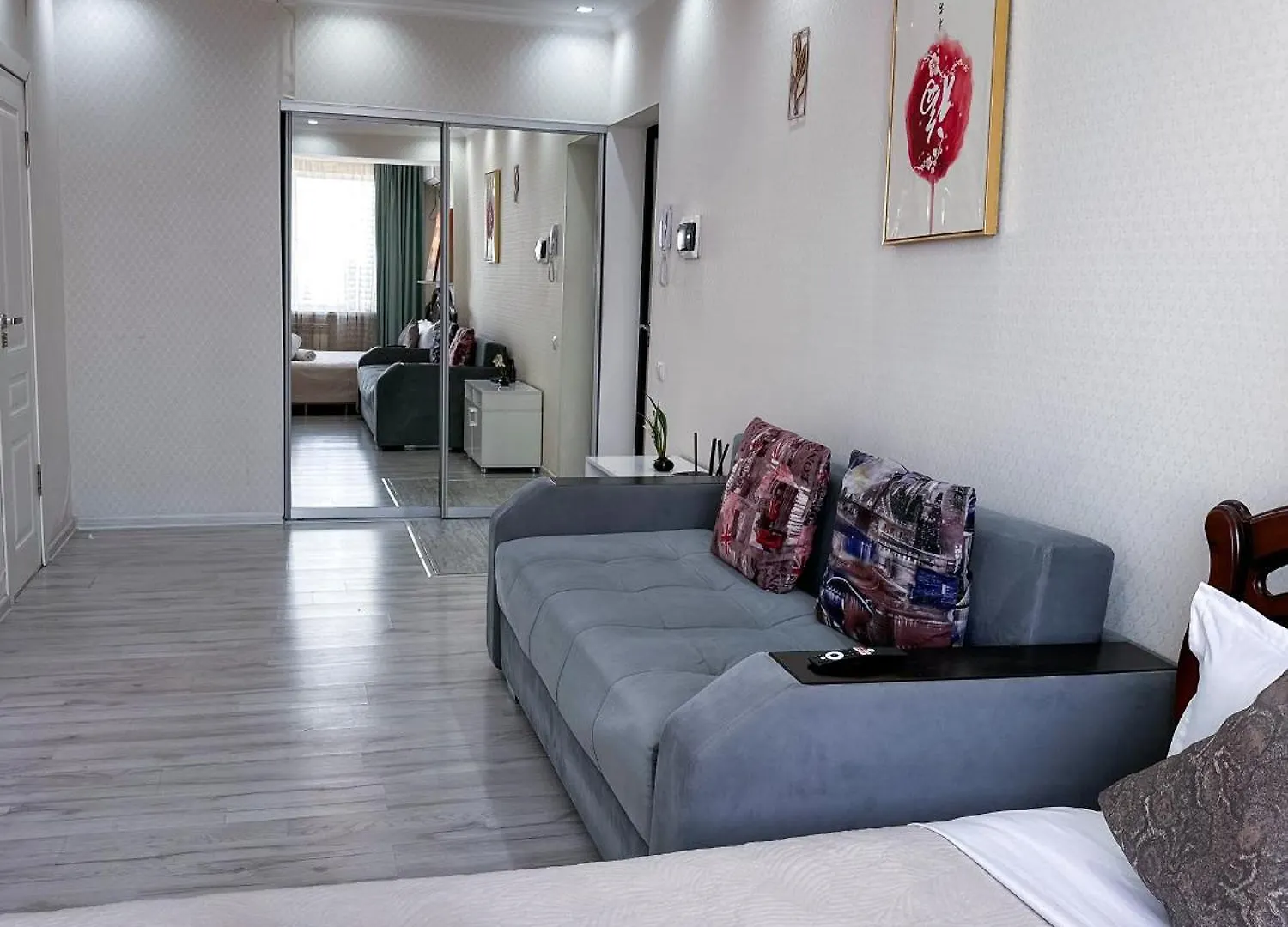 Квартира В Самом Центре Города С Видом На Город Almaty Apartmán